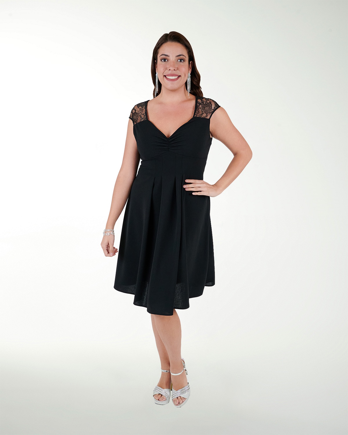 VESTIDO TV CREPE LISO CON TABLONES EN LA FALDA