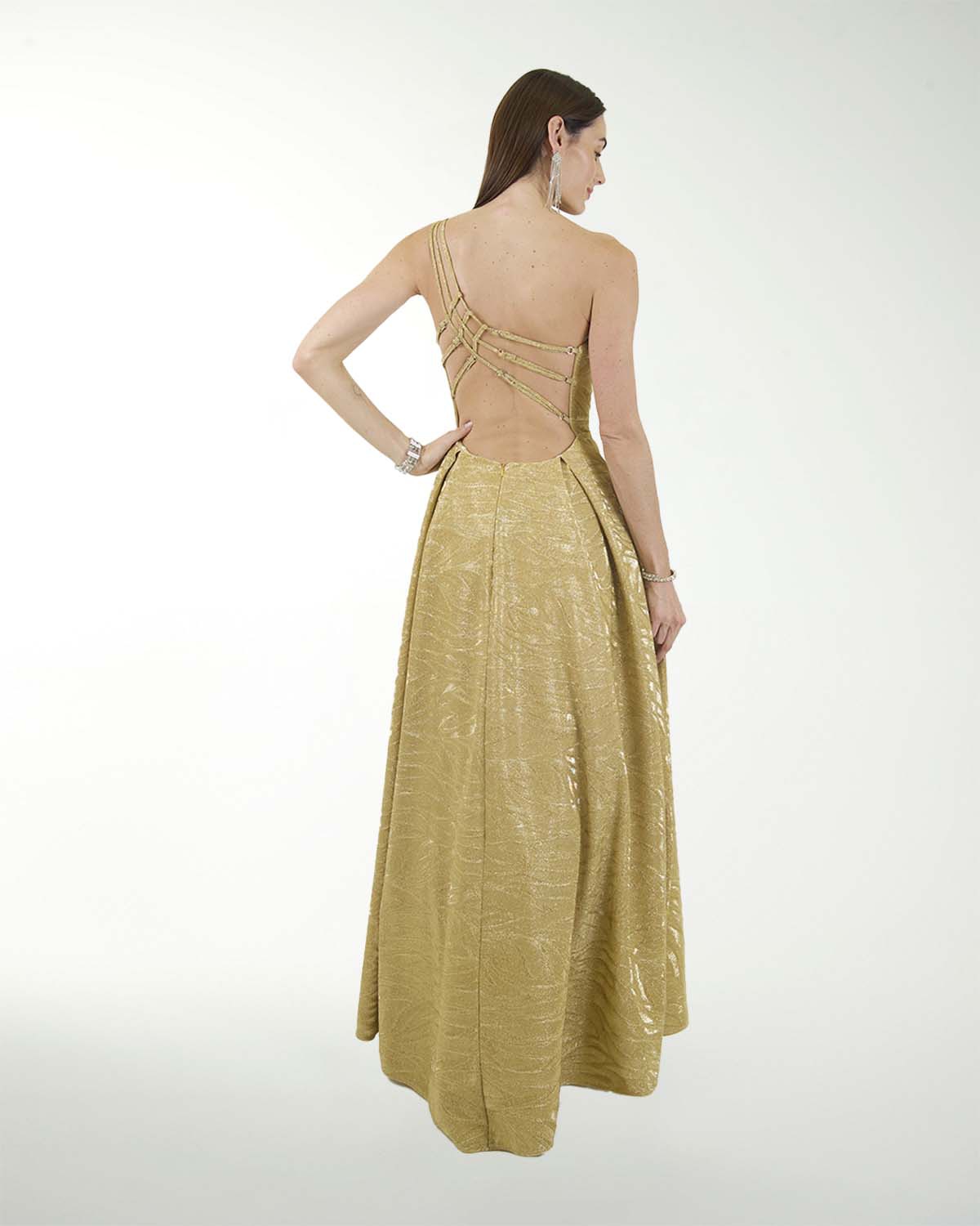 DA VESTIDO CL BRILLOS ESCOTADO EN ESPALDA DA VESTIDO CL BRILLOS ESCOTADO EN ESPALDA