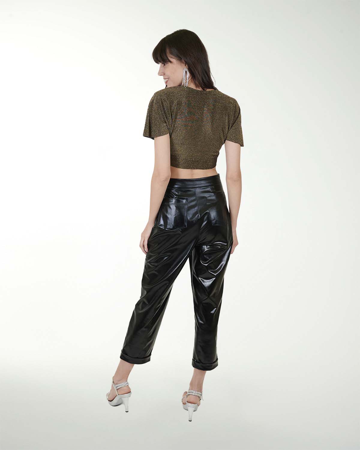 PANTALON SIXTEEN LISO CON BOLSAS TRASERAS PANTALON SIXTEEN LISO CON BOLSAS TRASERAS