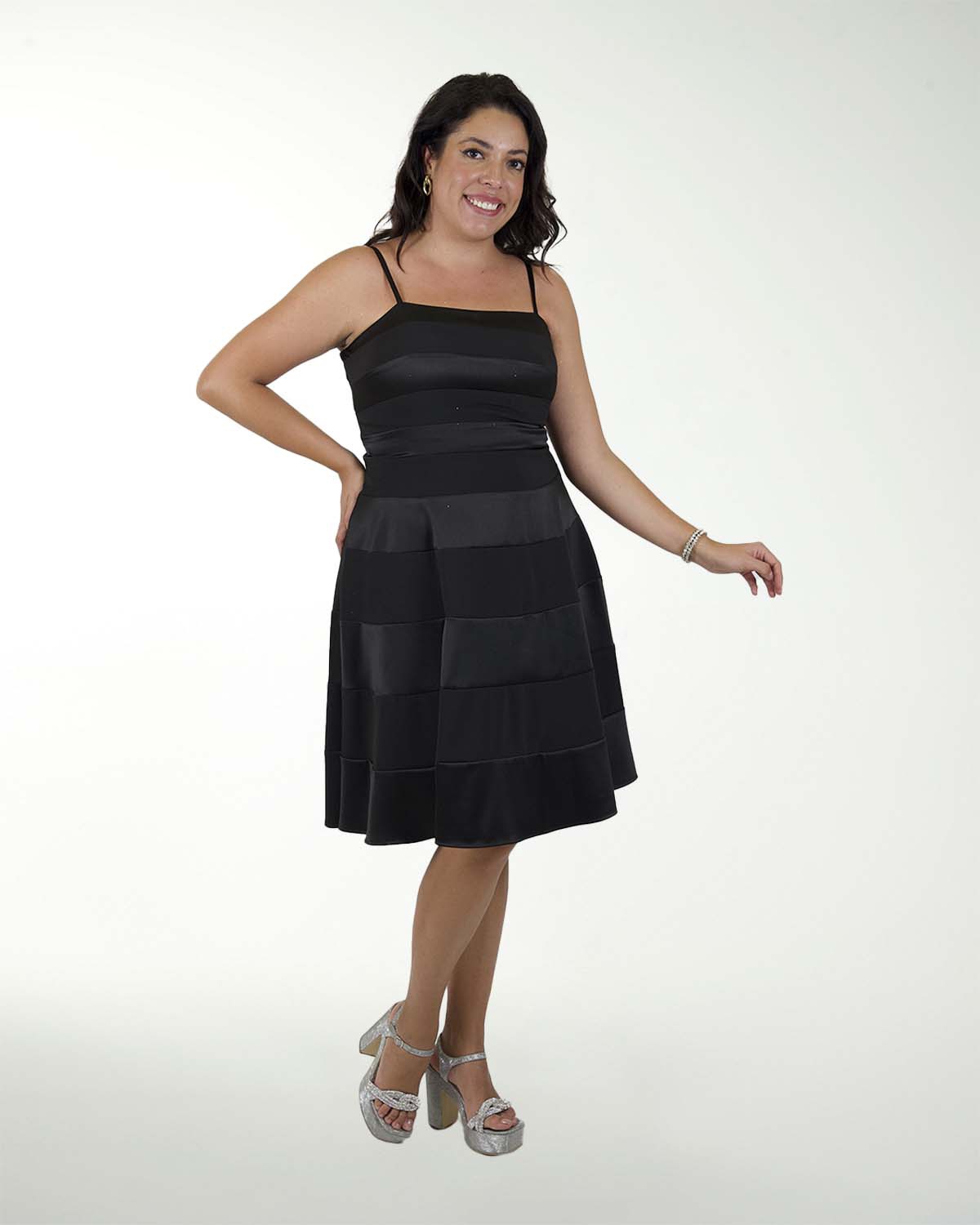 VESTIDO TE SATIN STRECH CON CORTES VESTIDO TE SATIN STRECH CON CORTES