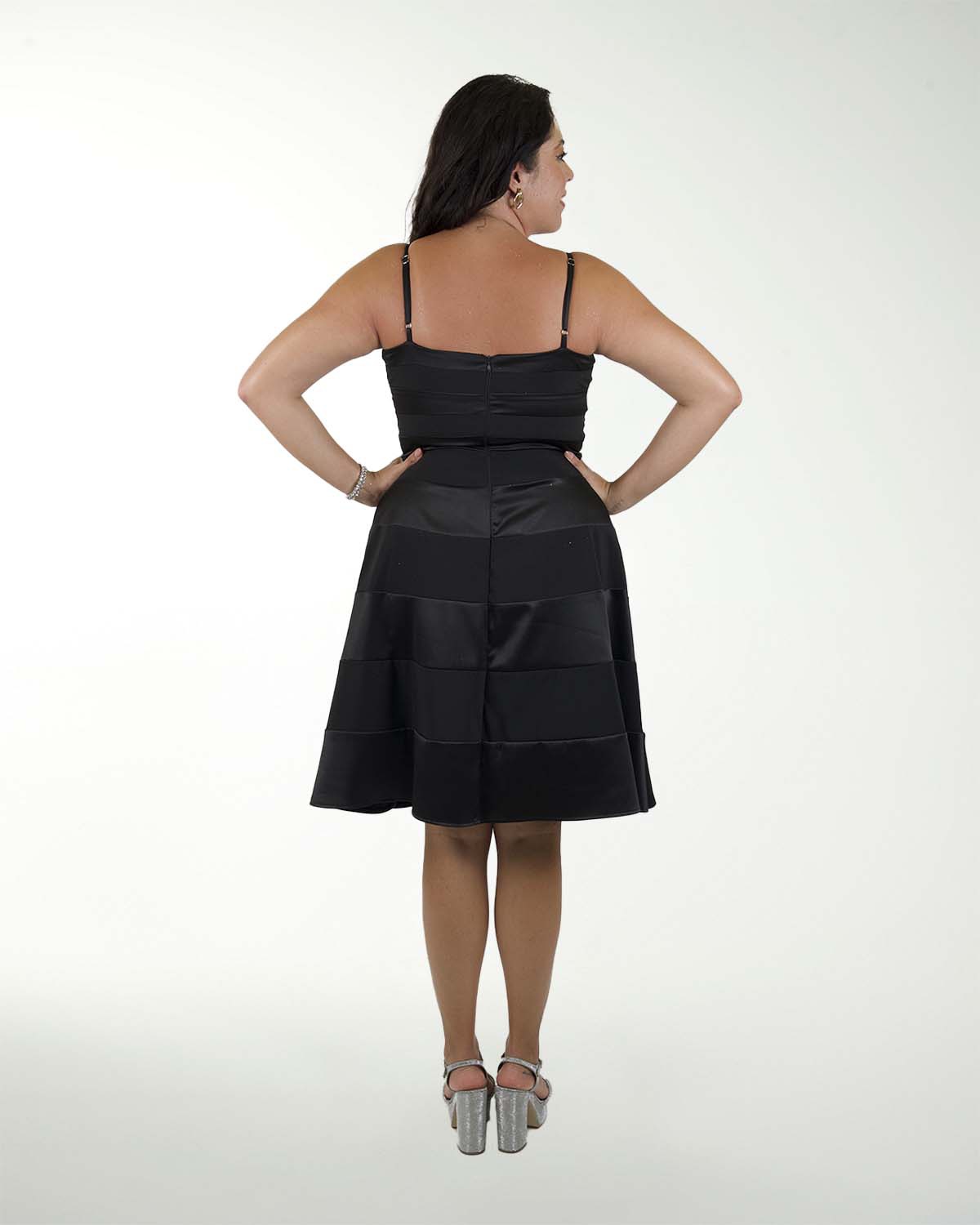 VESTIDO TE SATIN STRECH CON CORTES VESTIDO TE SATIN STRECH CON CORTES