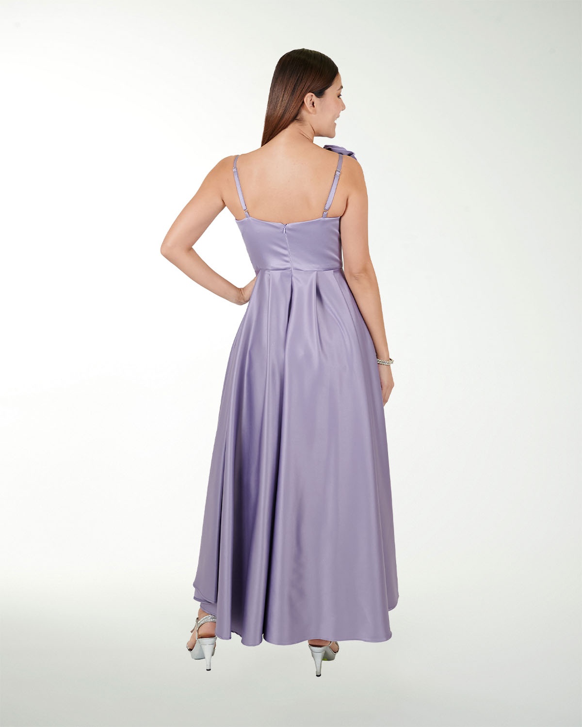 VESTIDO CL RASO CON FLOR EN EL TIRANTE VESTIDO CL RASO CON FLOR EN EL TIRANTE