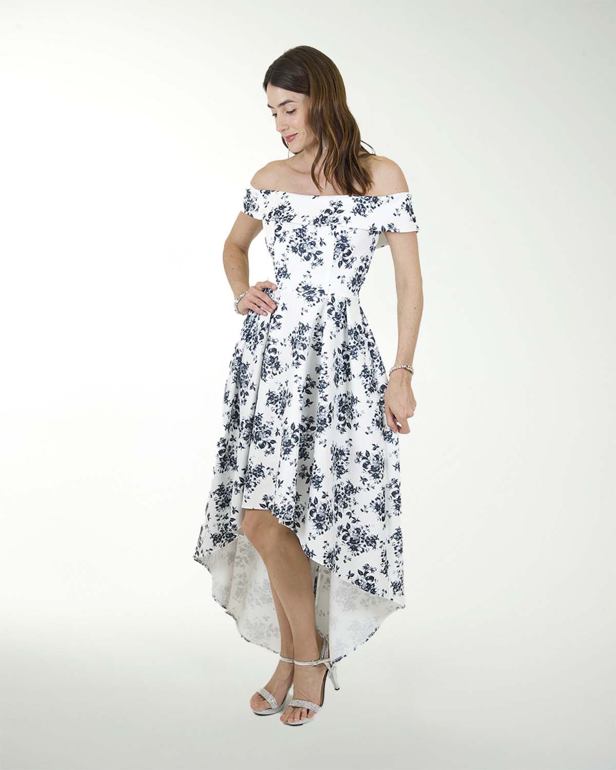 VESTIDO CC TECHNO ESTAMPADO CON CAUDA VESTIDO CC TECHNO ESTAMPADO CON CAUDA