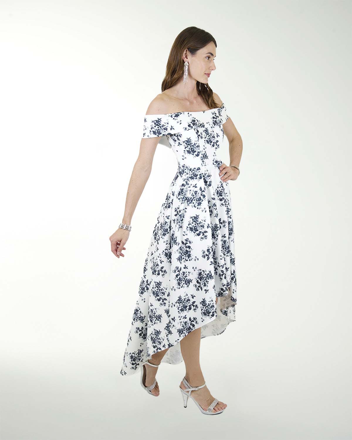 VESTIDO CC TECHNO ESTAMPADO CON CAUDA VESTIDO CC TECHNO ESTAMPADO CON CAUDA