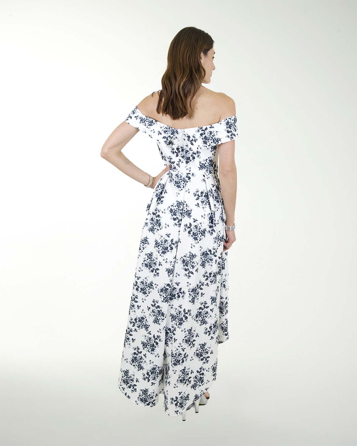 VESTIDO CC TECHNO ESTAMPADO CON CAUDA VESTIDO CC TECHNO ESTAMPADO CON CAUDA