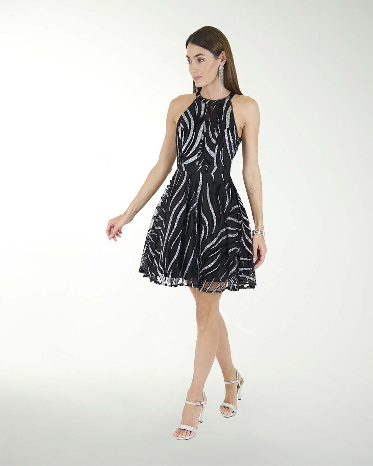 DA VESTIDO CC FANTASIA TIPO HALTER DA VESTIDO CC FANTASIA TIPO HALTER