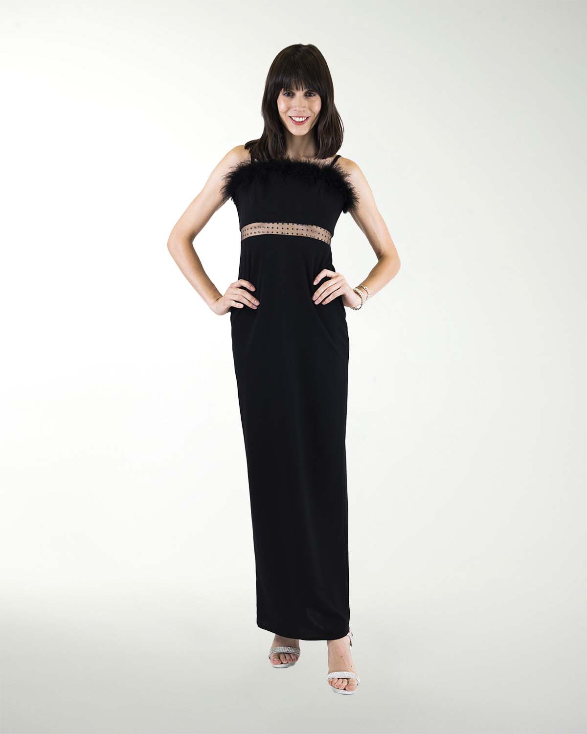 VESTIDO CL CREPE ENTUBADO CON ADORNO EN ESCOTE VESTIDO CL CREPE ENTUBADO CON ADORNO EN ESCOTE