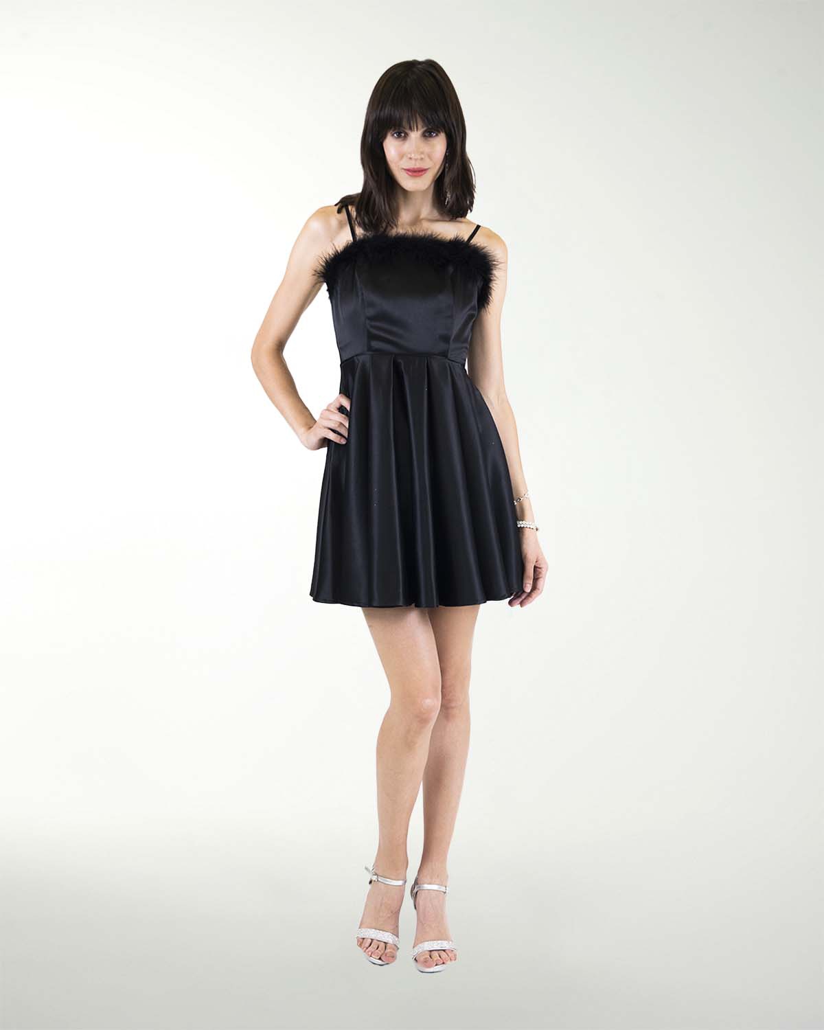 VESTIDO CC SATIN STRECH CON ADORNO EN ESCOTE VESTIDO CC SATIN STRECH CON ADORNO EN ESCOTE