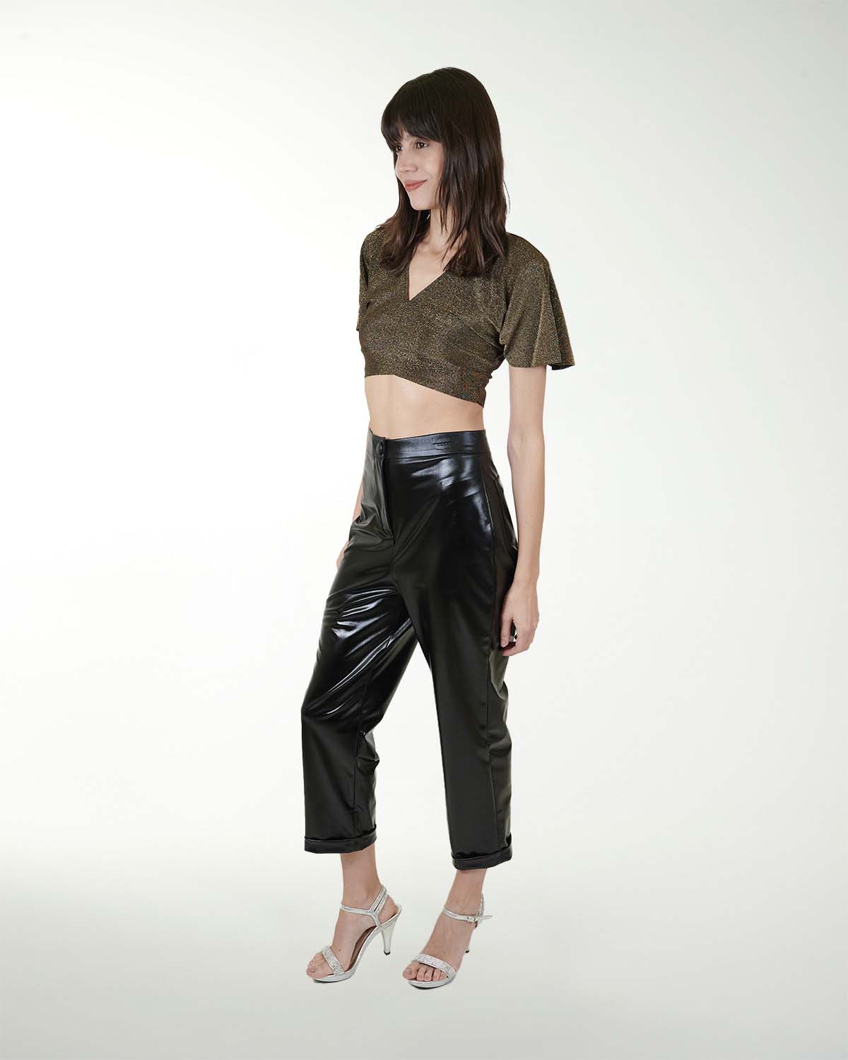 PANTALON SIXTEEN LISO CON BOLSAS TRASERAS PANTALON SIXTEEN LISO CON BOLSAS TRASERAS