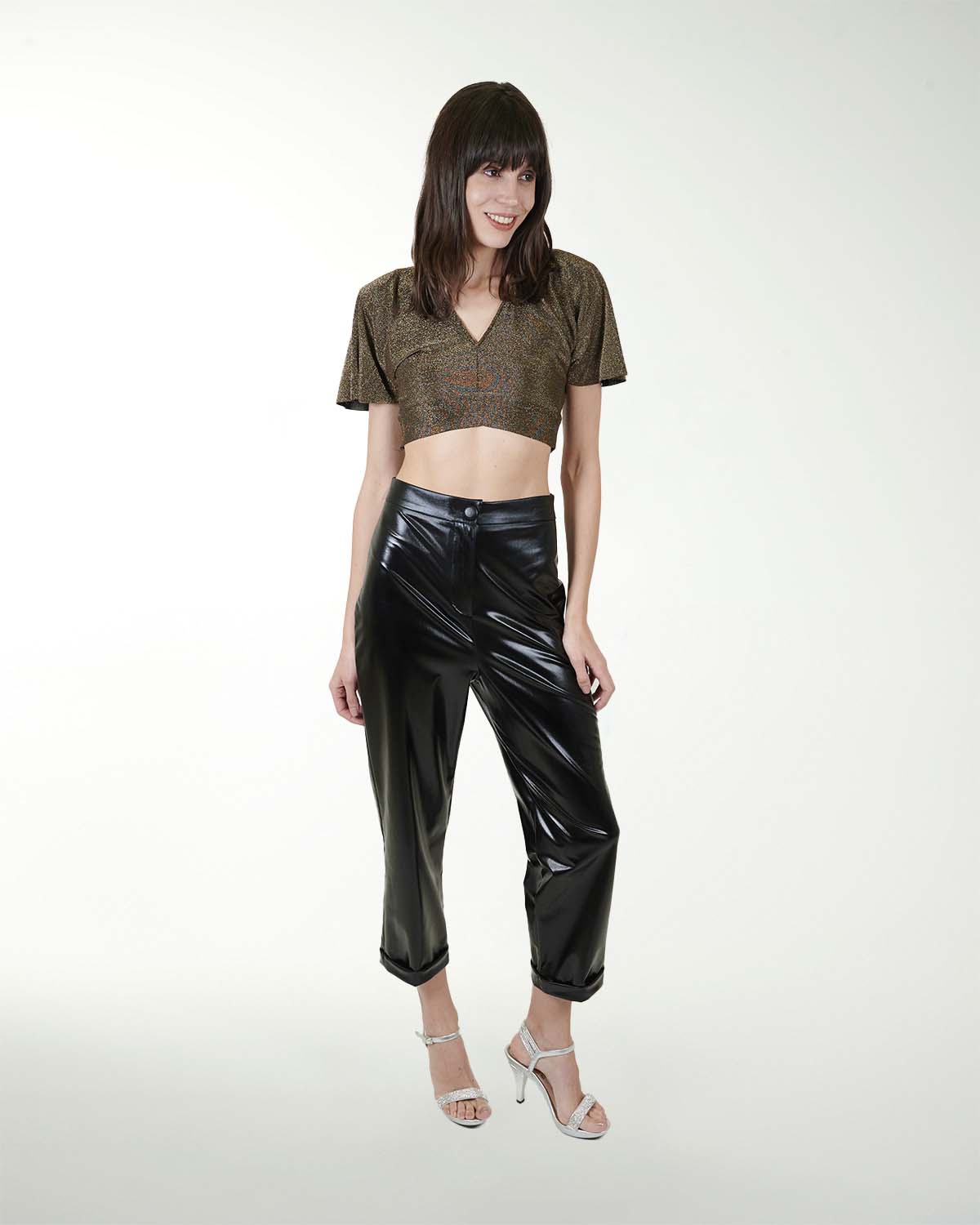 PANTALON SIXTEEN LISO CON BOLSAS TRASERAS PANTALON SIXTEEN LISO CON BOLSAS TRASERAS
