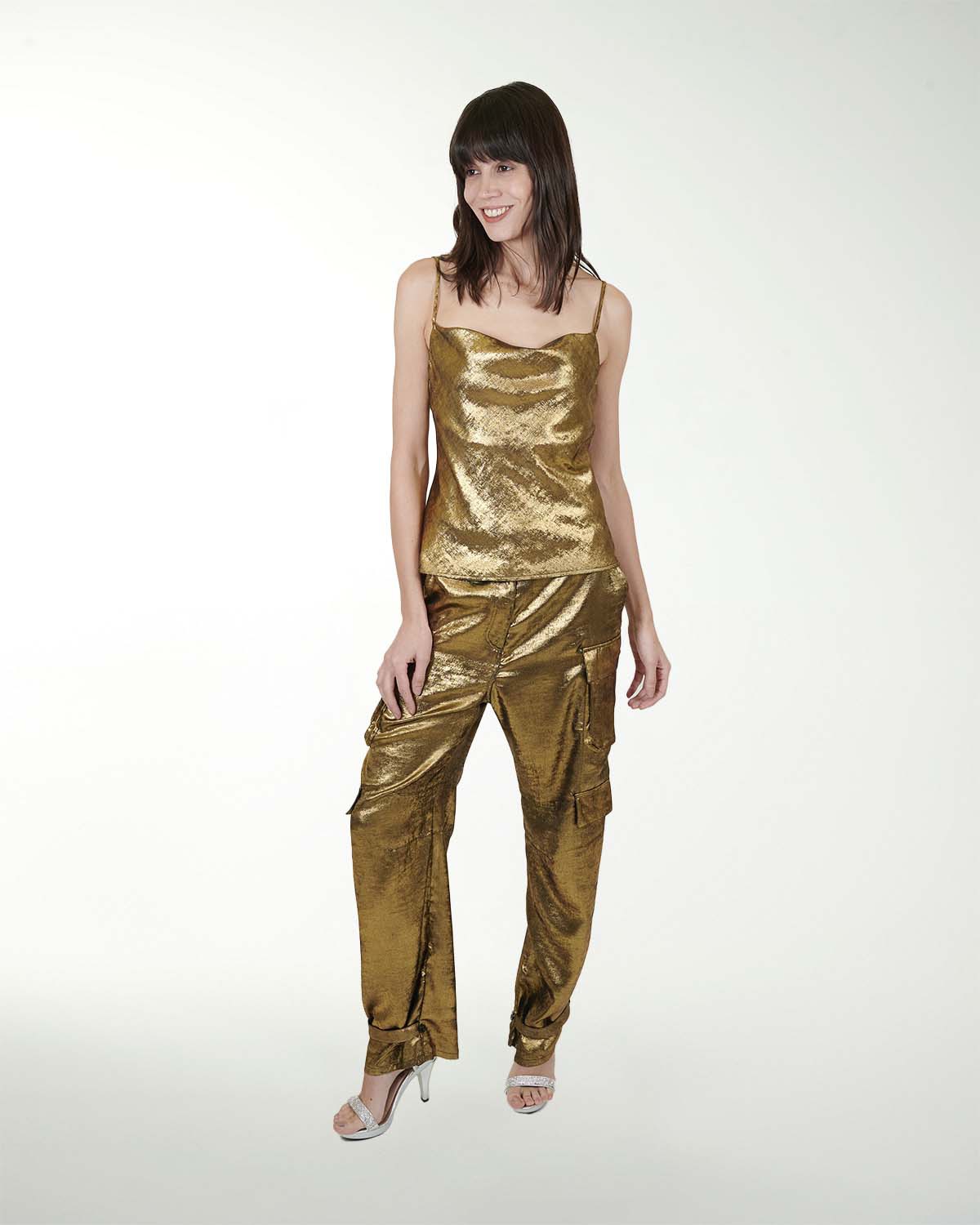 PANTALON SIXTEEN BRILLOS BOLSAS EN LOS COSTADOS PANTALON SIXTEEN BRILLOS BOLSAS EN LOS COSTADOS