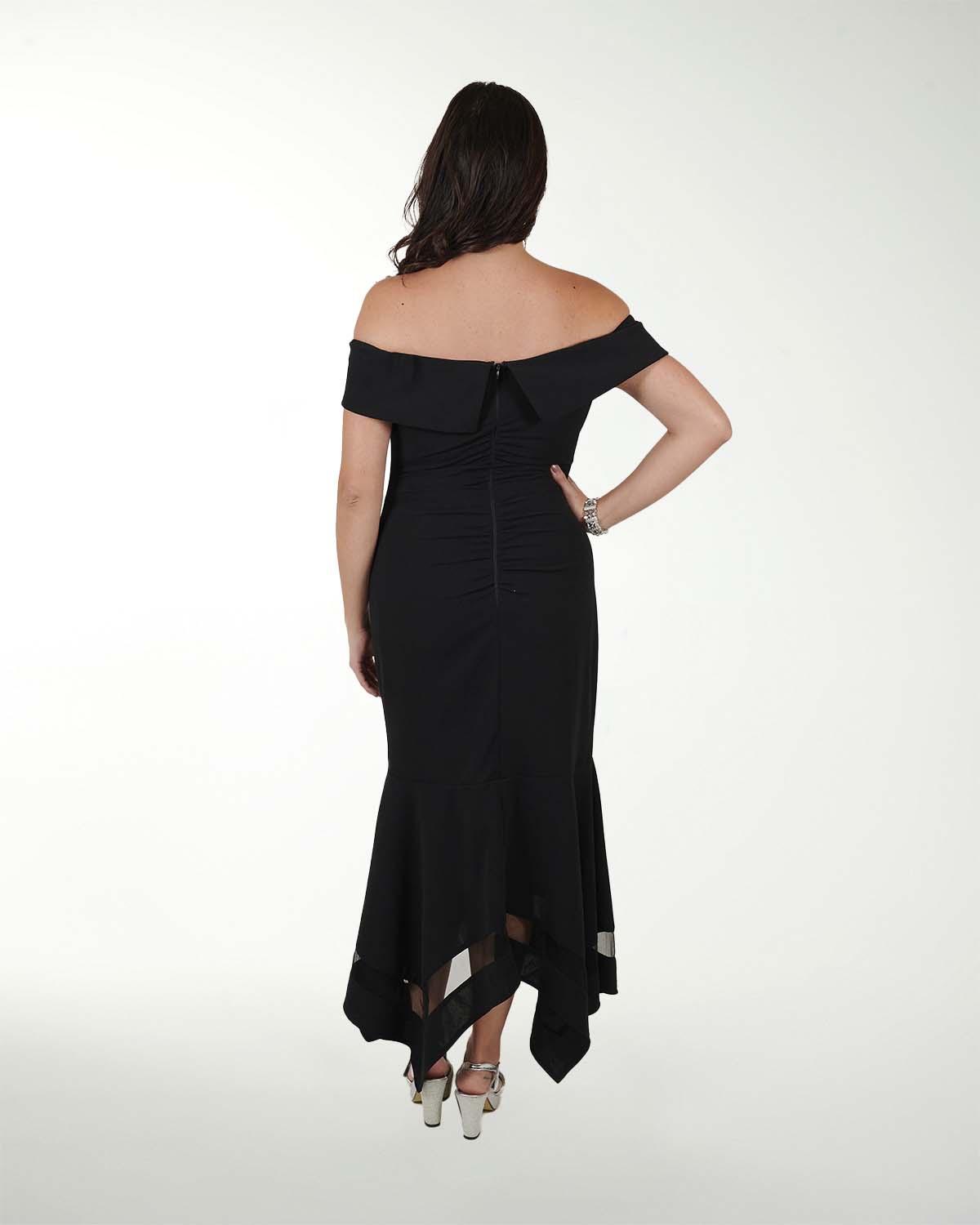 VESTIDO TE CREPE DE HOMBRO DESCUBIERTO VESTIDO TE CREPE DE HOMBRO DESCUBIERTO