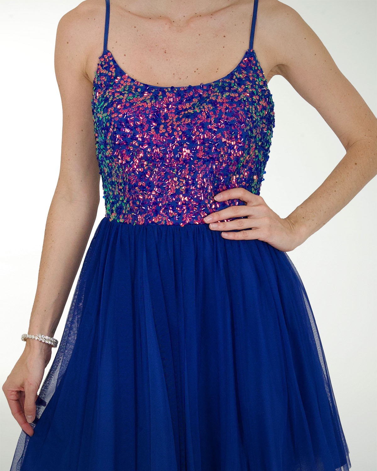 VESTIDO CC FANTASIA COMBINADO CON TUL VESTIDO CC FANTASIA COMBINADO CON TUL