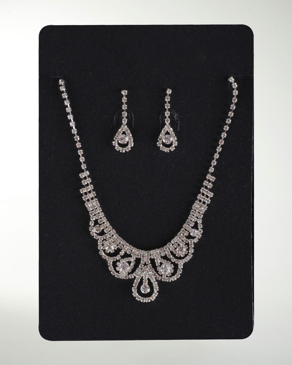 JUEGO DE COLLAR CON ARETE JUEGO DE COLLAR CON ARETE