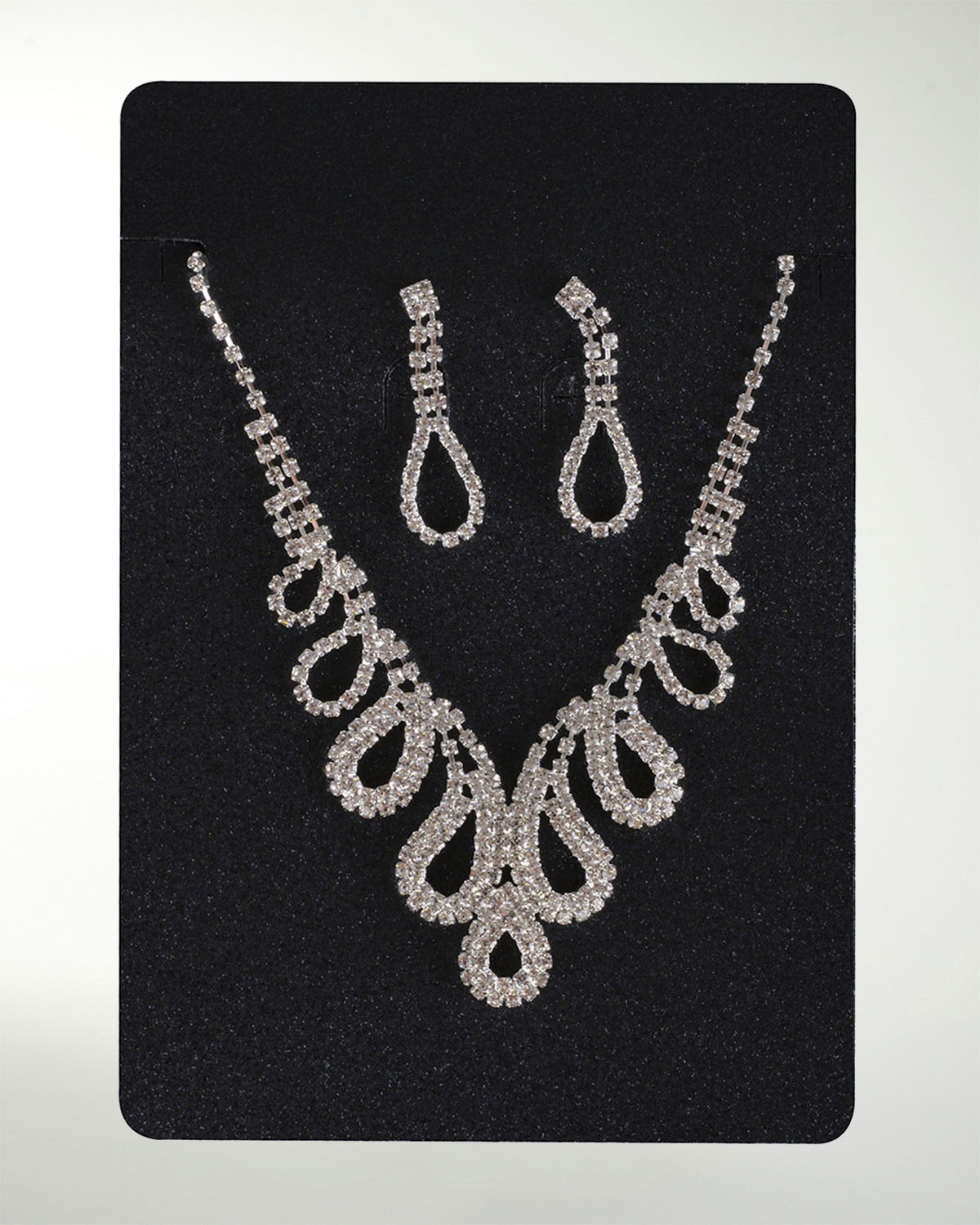 JUEGO DE COLLAR CON ARETE JUEGO DE COLLAR CON ARETE