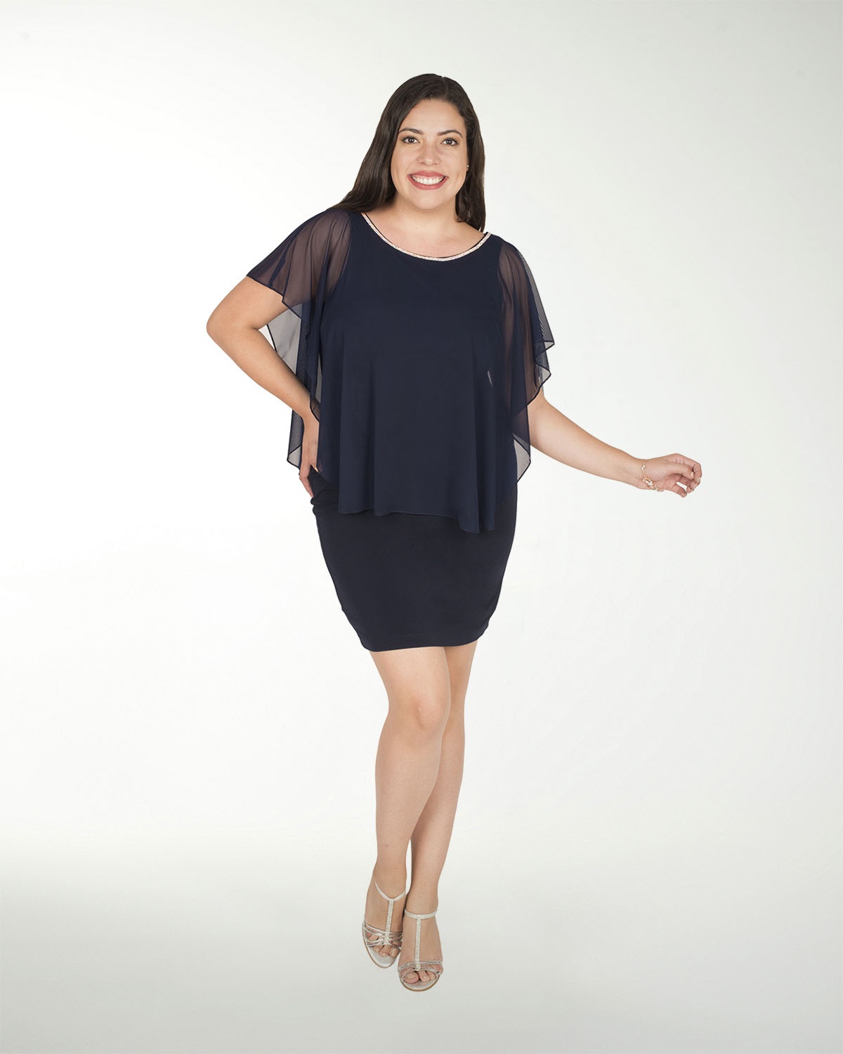 VESTIDO TE LICRA CON CAPA DE MESH Y BRILLO EN ESCOTE VESTIDO TE LICRA CON CAPA DE MESH Y BRILLO EN ESCOTE