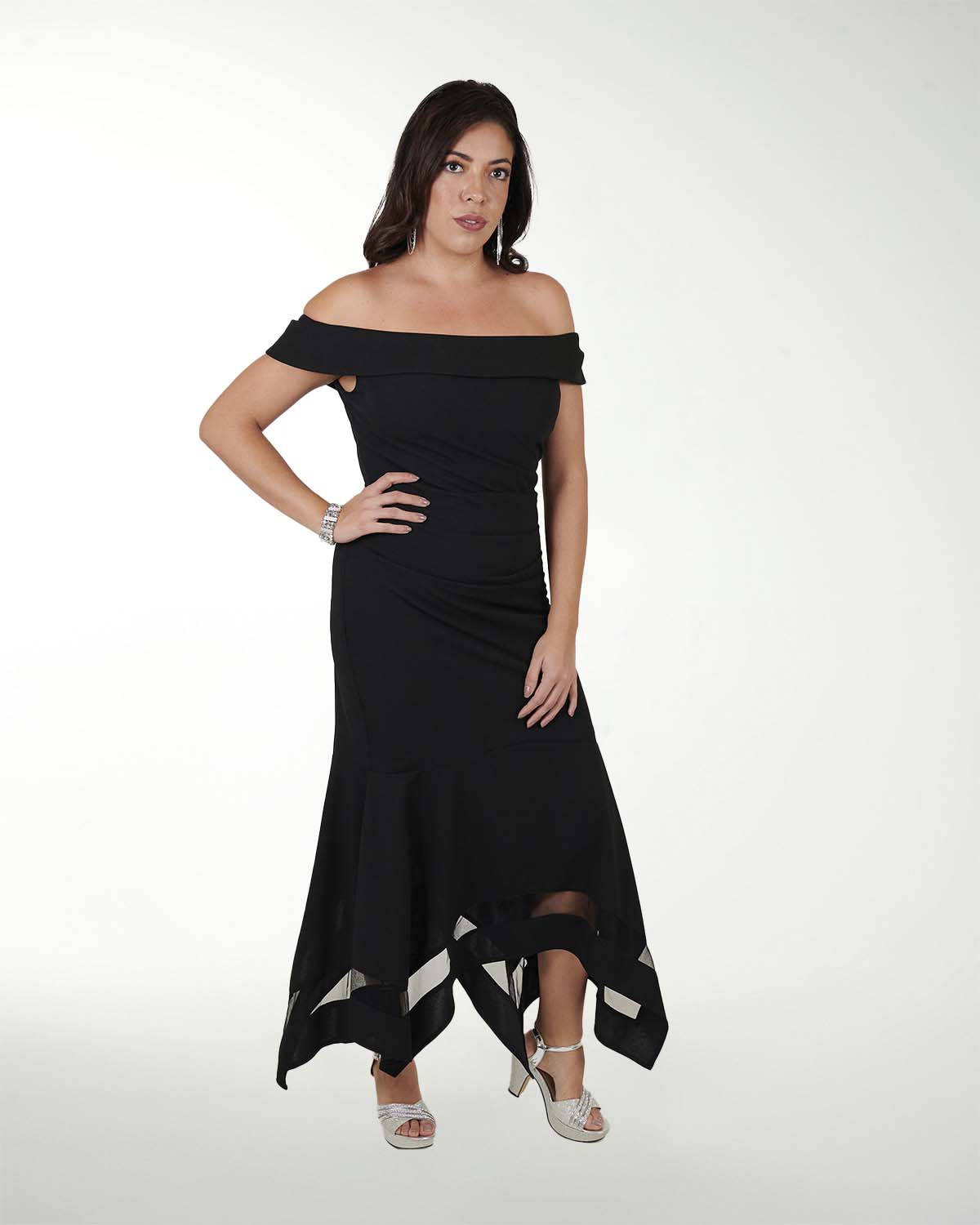 VESTIDO TE CREPE DE HOMBRO DESCUBIERTO VESTIDO TE CREPE DE HOMBRO DESCUBIERTO