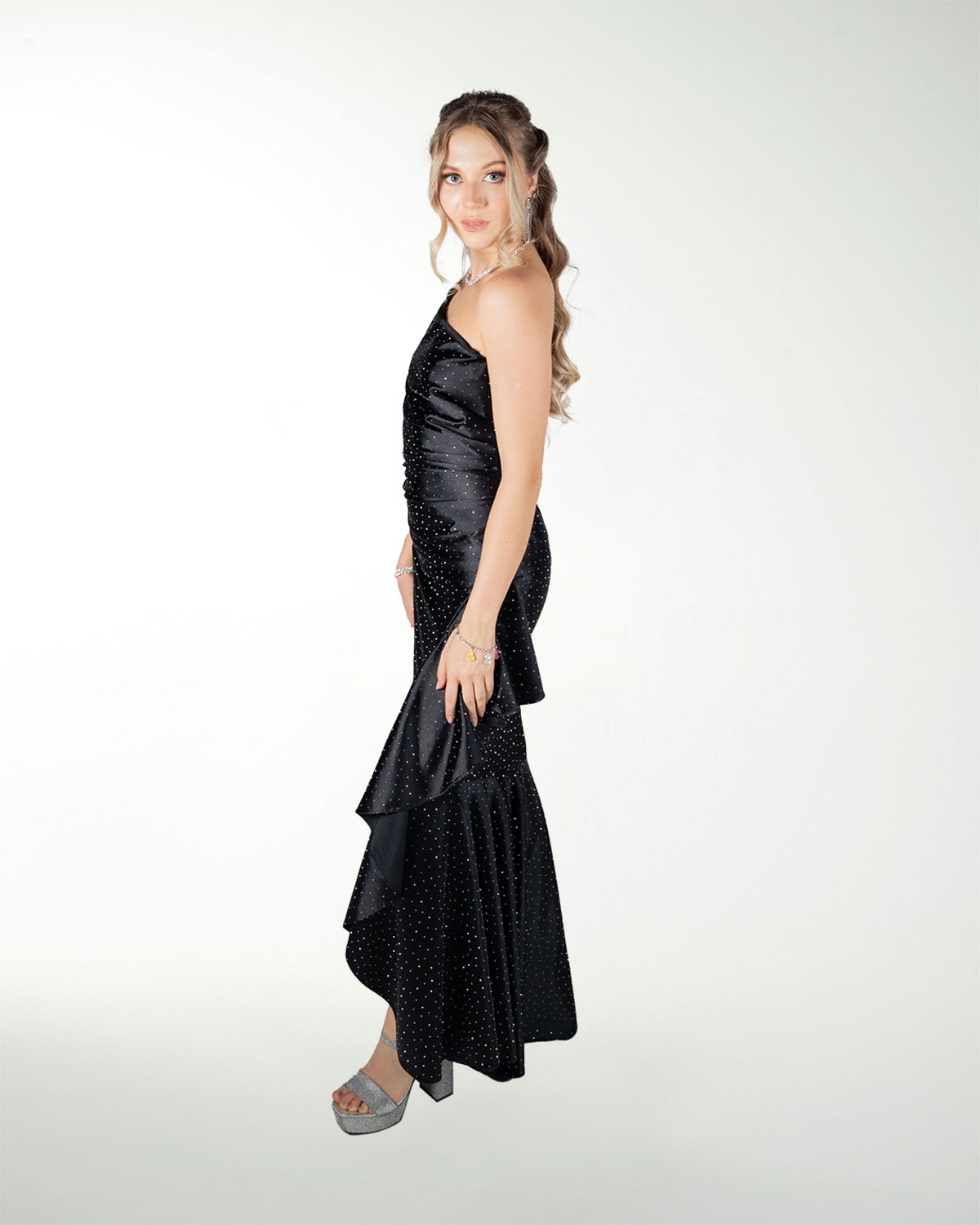 VESTIDO CL DE UN HOMBRO CON BRILLOS VESTIDO CL DE UN HOMBRO CON BRILLOS