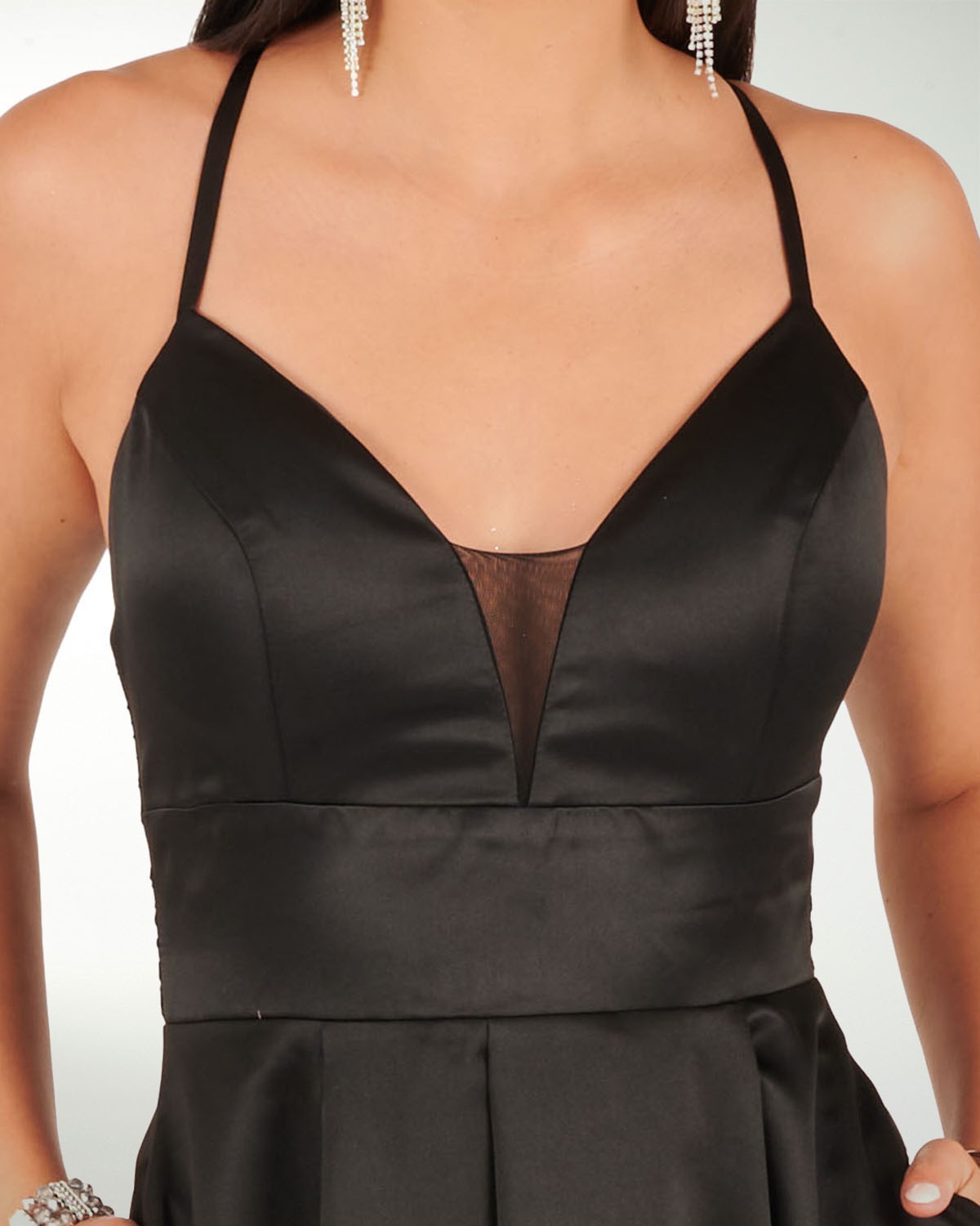 VESTIDO CL RASO ESCOTE EN V Y ENCAJE EN ESPALDA VESTIDO CL RASO ESCOTE EN V Y ENCAJE EN ESPALDA
