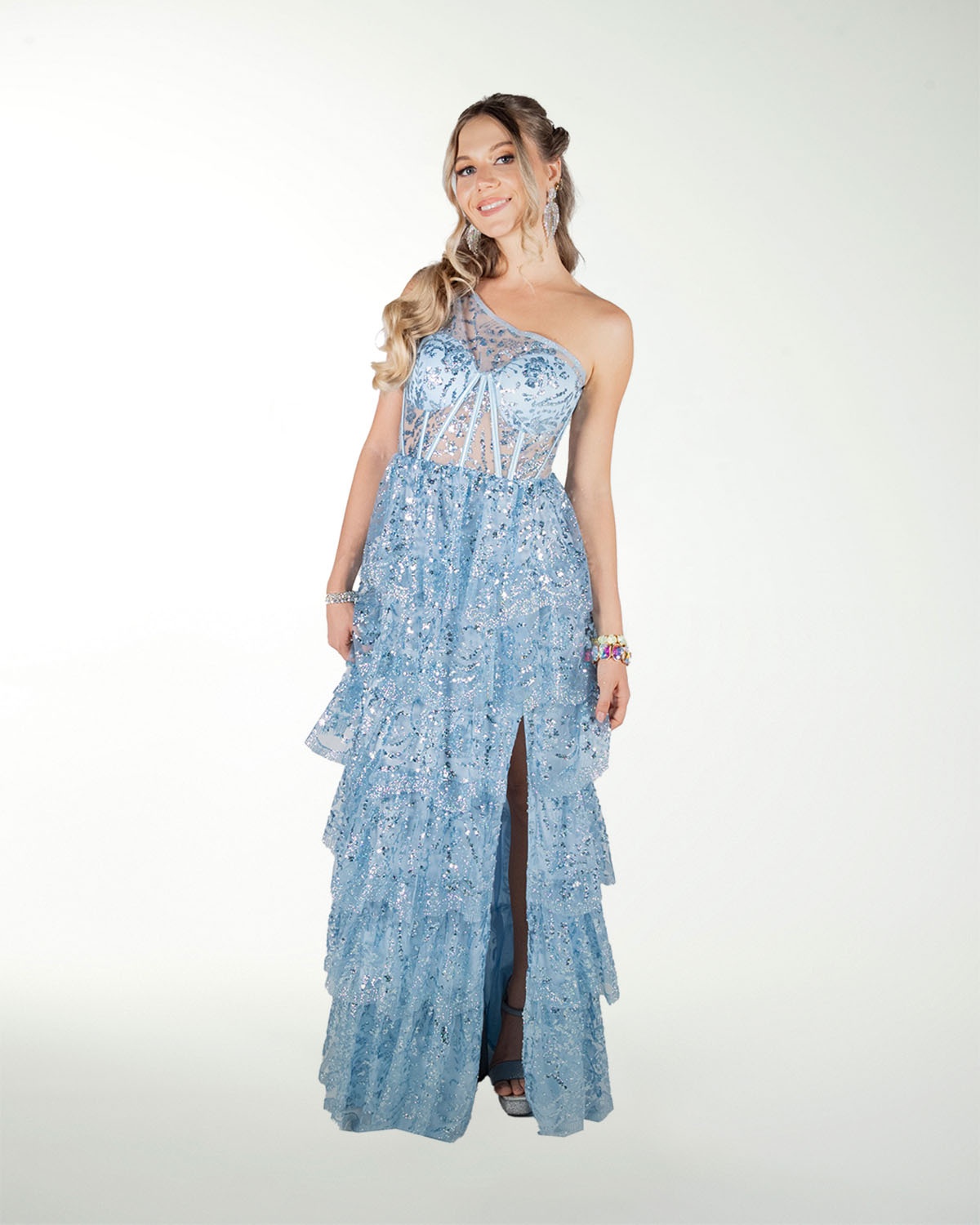 VESTIDO CL DE UN HOMBRO CON OLANES EN FALDA