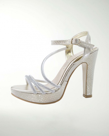 ZAPATO DE FIESTA CON DETALLE DE BRILLO