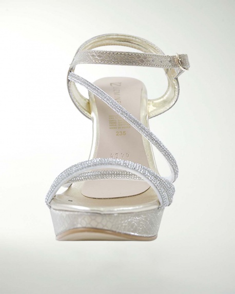 ZAPATO DE FIESTA CON DETALLE DE BRILLO