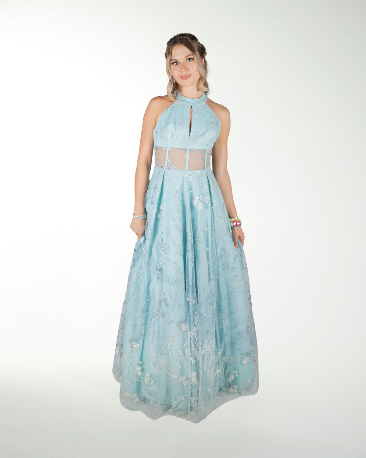 VESTIDO CL HALTER EN TELA BORDADA