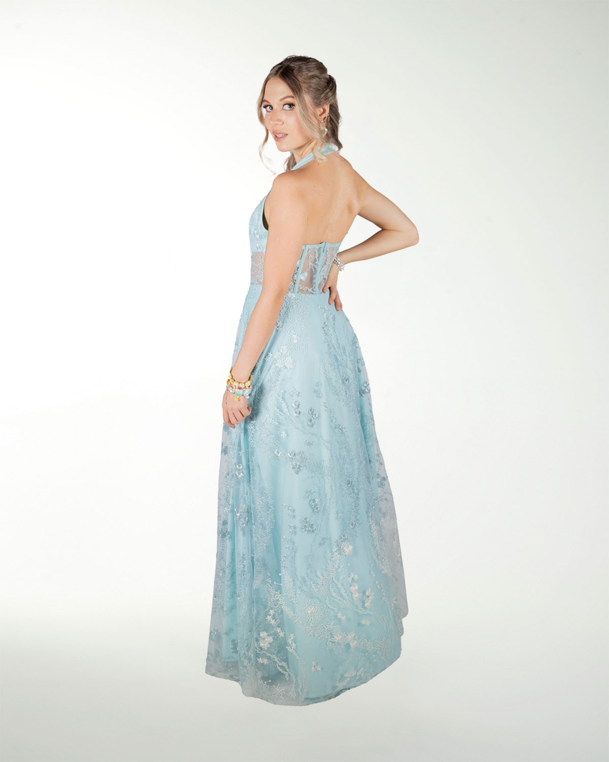 VESTIDO CL HALTER EN TELA BORDADA