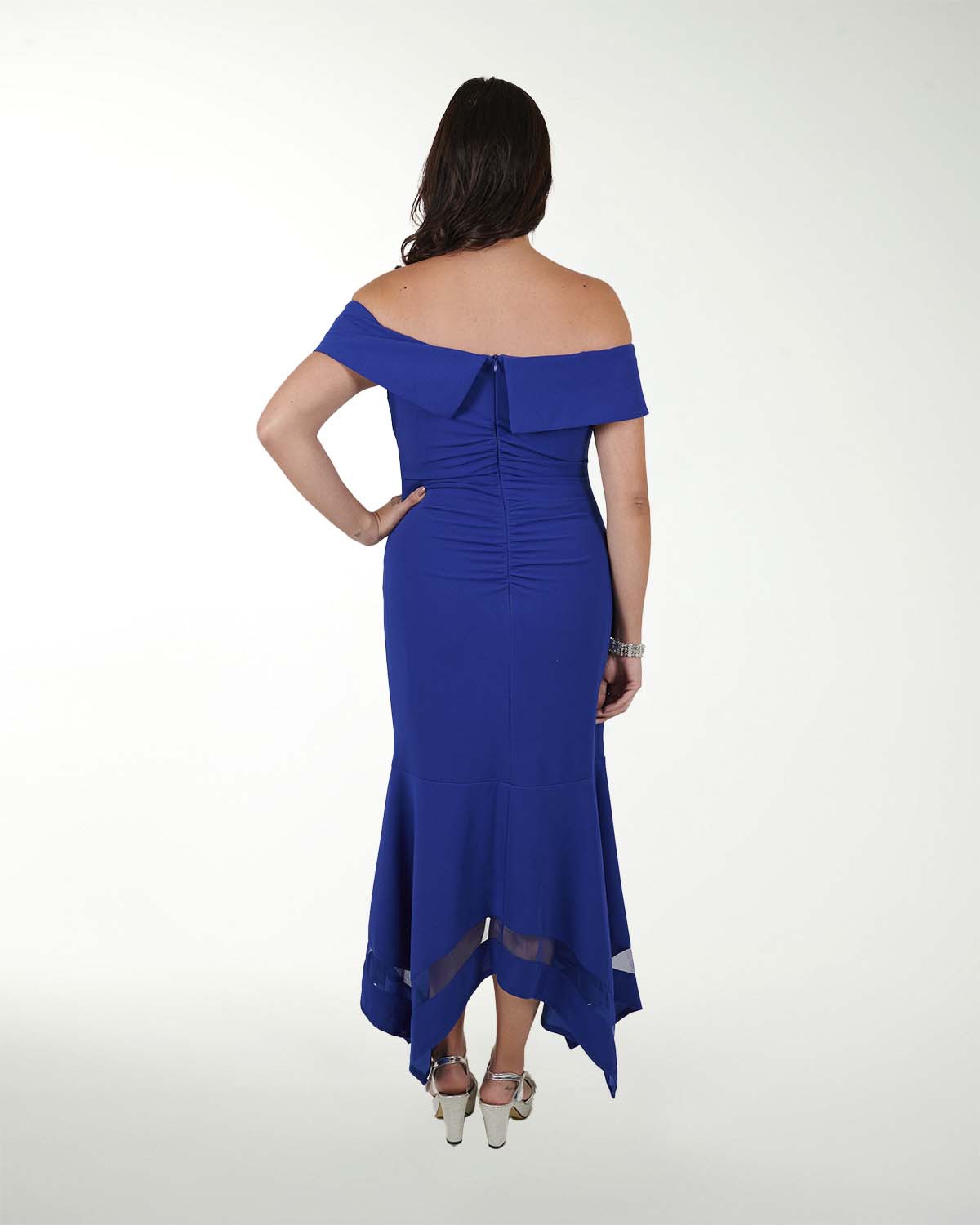 VESTIDO TE CREPE DE HOMBRO DESCUBIERTO VESTIDO TE CREPE DE HOMBRO DESCUBIERTO