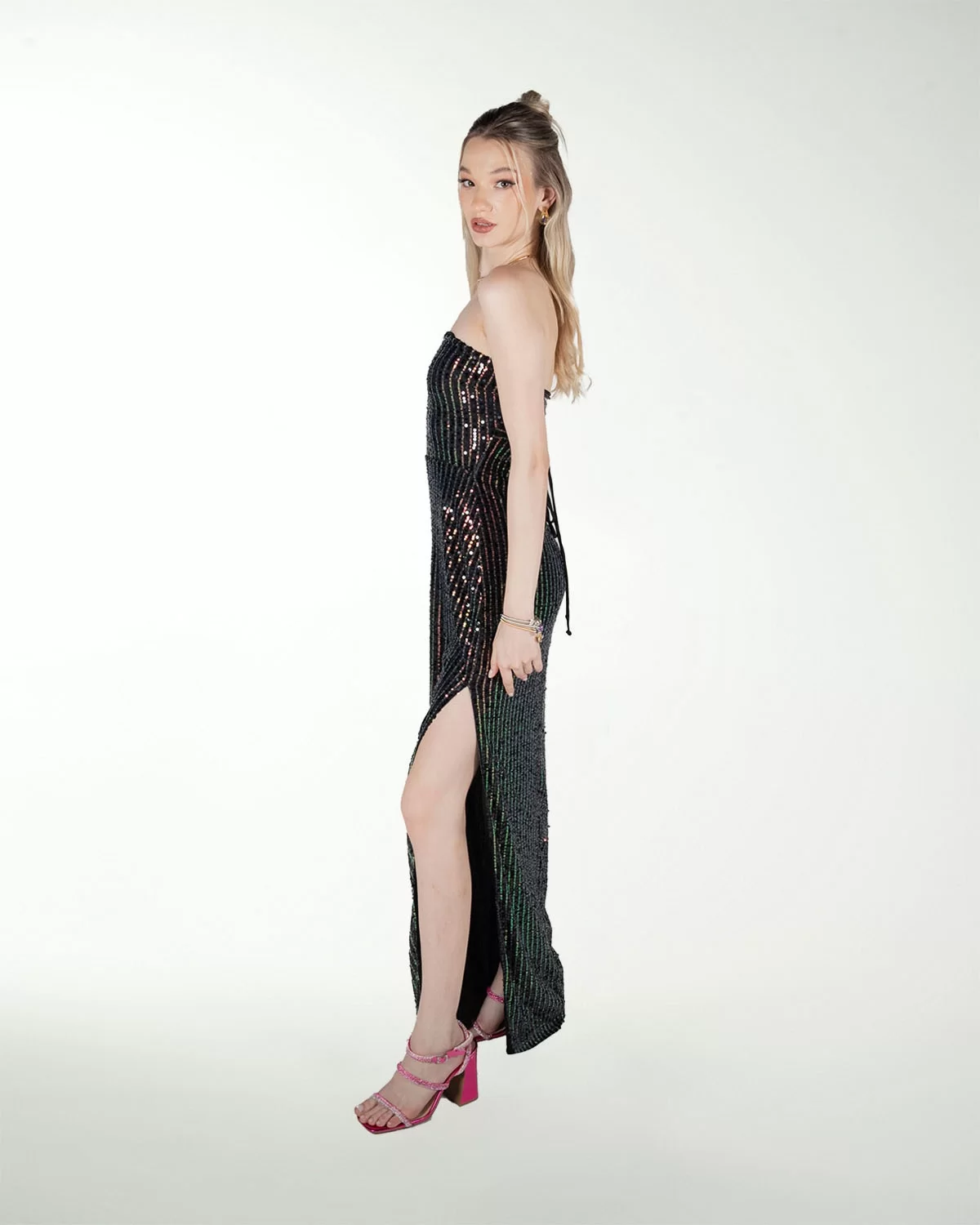 VESTIDO ENTALLADO CON ABERTURA