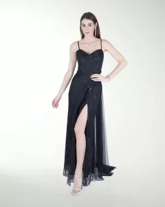 VESTIDO CL CON CAUDA ESCOTE CORAZON