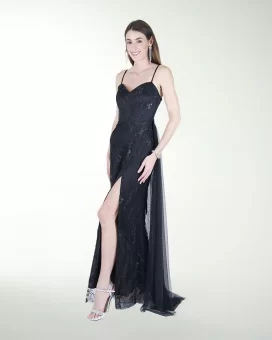 VESTIDO CL CON CAUDA ESCOTE CORAZON