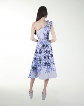 VESTIDO CC UN HOMBRO CON ADORNO