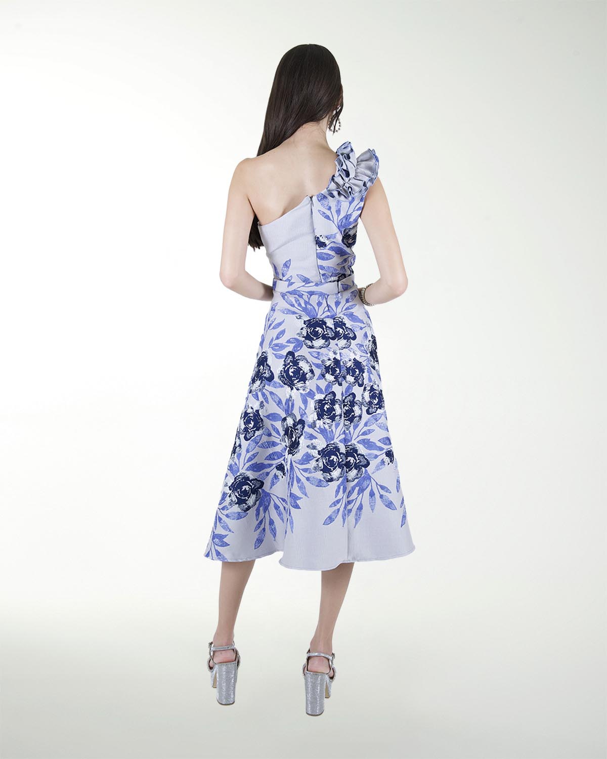 VESTIDO CC UN HOMBRO CON ADORNO