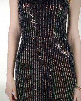 VESTIDO ENTALLADO CON ABERTURA