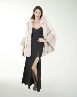 CAPA CON PELO EN CUELLO Y MANO