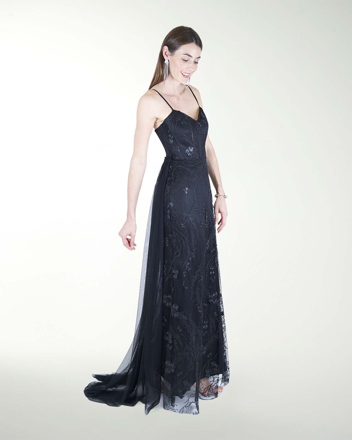 VESTIDO CL CON CAUDA ESCOTE CORAZON