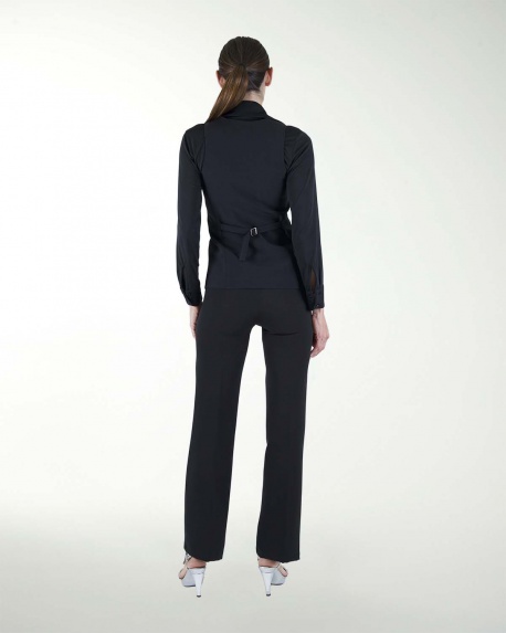 CHALECO CON DOS VIVOS Y AJUSTE EN LA ESPALDA