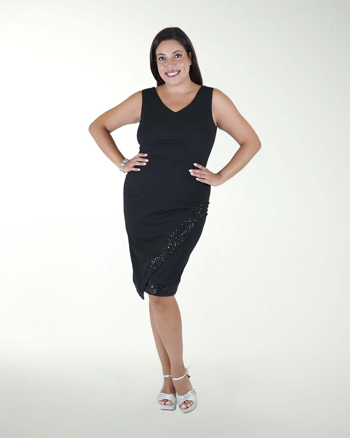 VESTIDO TE CON LENTEJUELA EN RUEDO