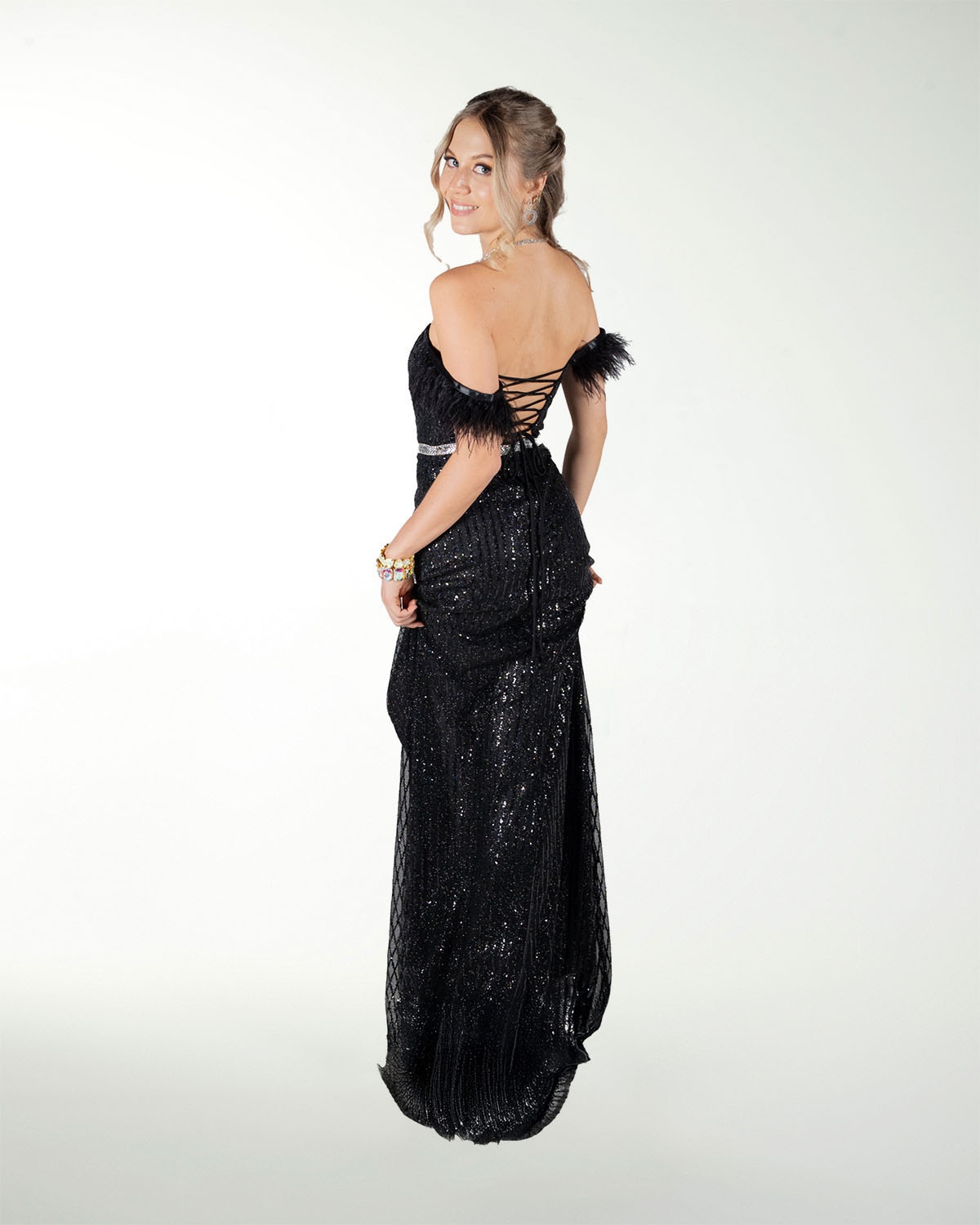 VESTIDO CL CON PLUMAS EN TIRANTE