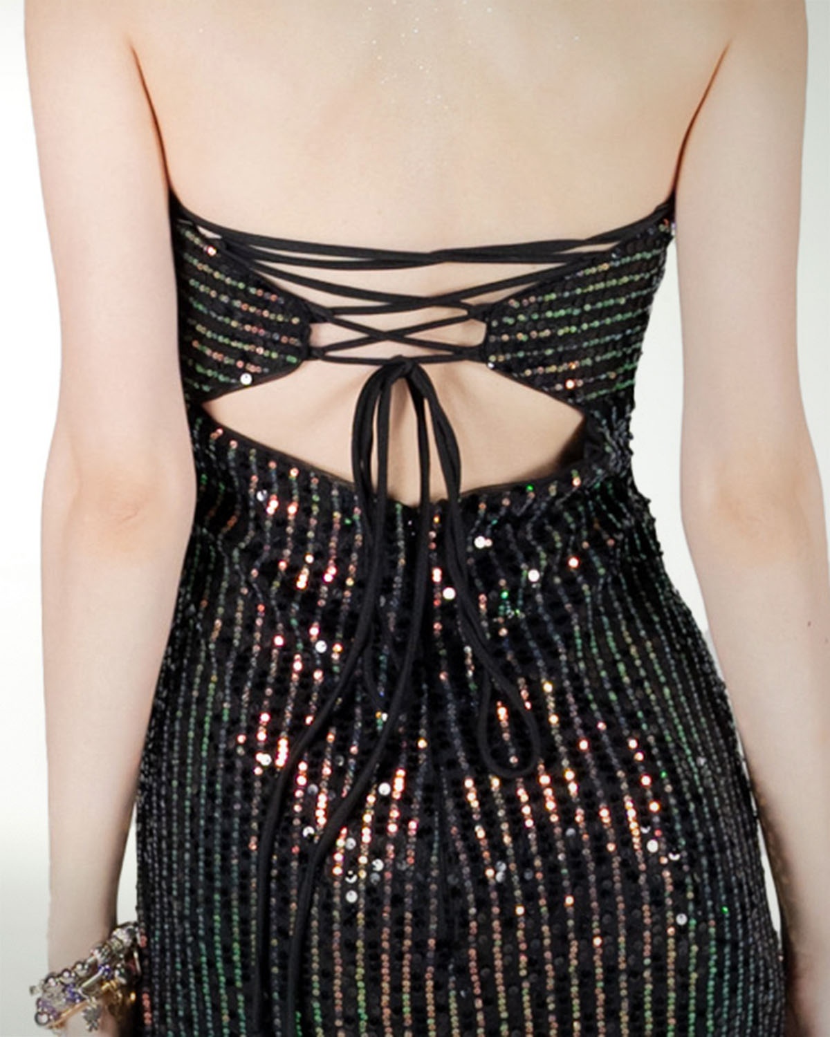 VESTIDO ENTALLADO CON ABERTURA