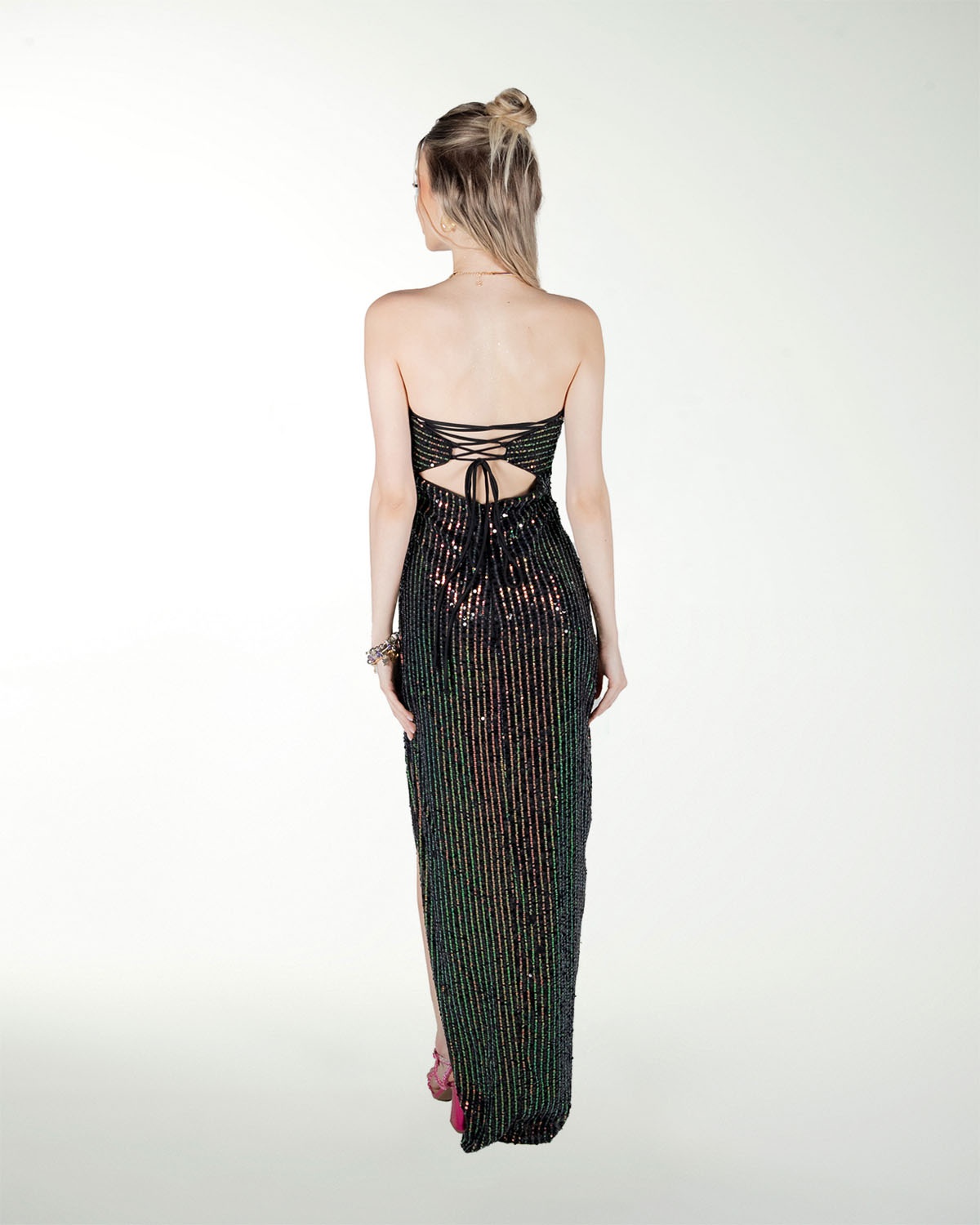 VESTIDO ENTALLADO CON ABERTURA