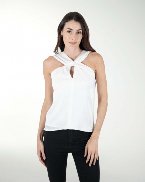 BLUSA HALTER CON NUDO EN  ESCOTE