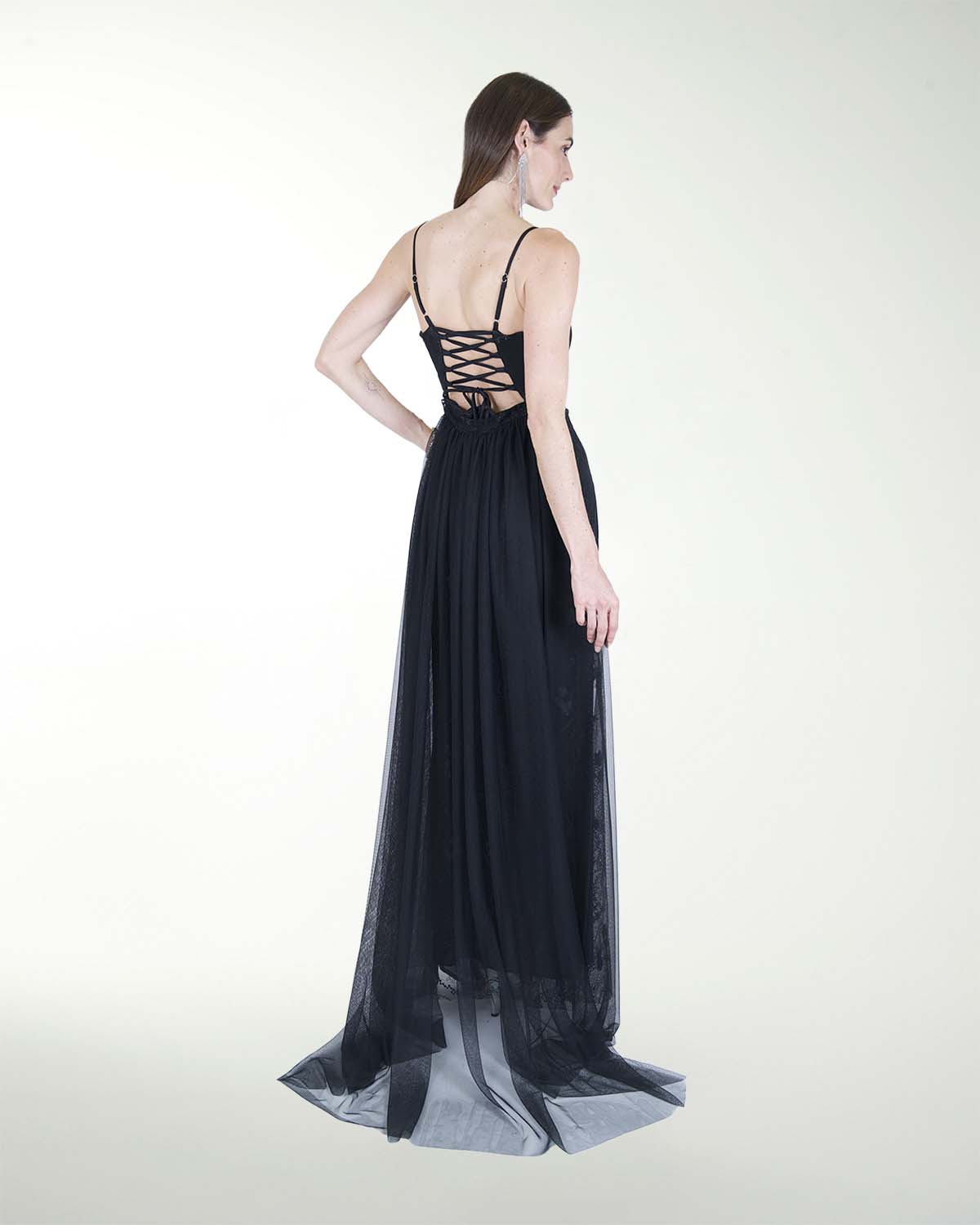 VESTIDO CL CON CAUDA ESCOTE CORAZON