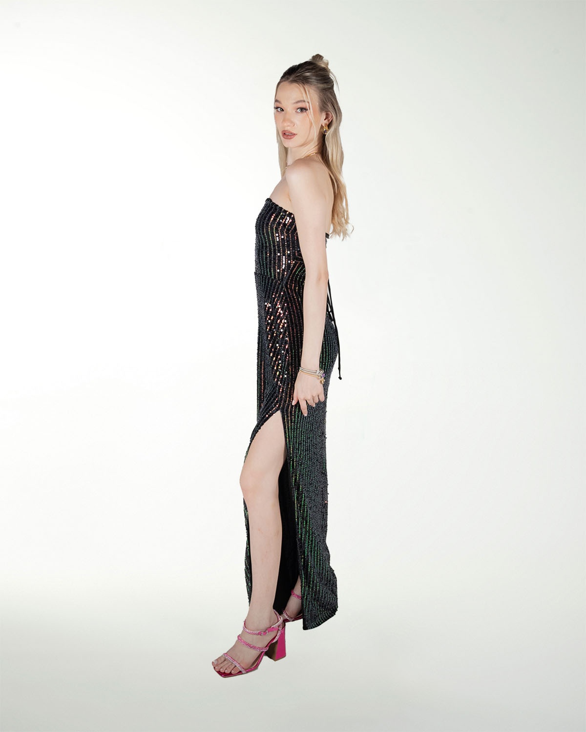 VESTIDO ENTALLADO CON ABERTURA