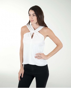 BLUSA HALTER CON NUDO EN  ESCOTE