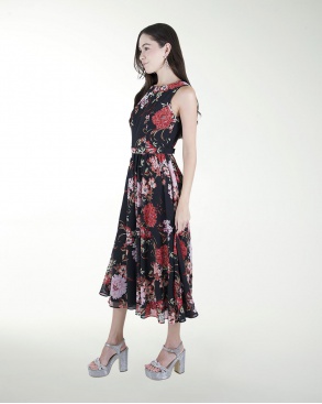 VESTIDO CASUAL CON PLISADO EN LA FALDA