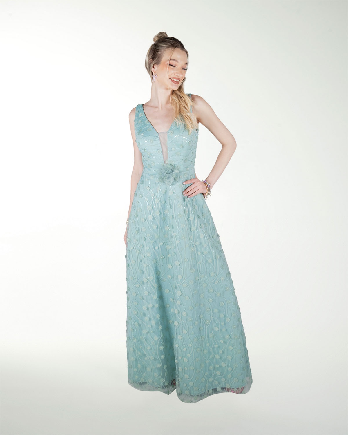 VESTIDO CL ESCOTE EN V EN TELA 3D