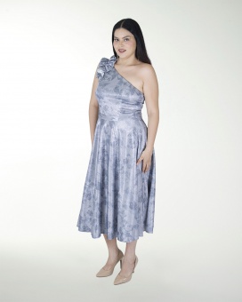 VESTIDO TE DE UN HOMBRO CON ADORNO