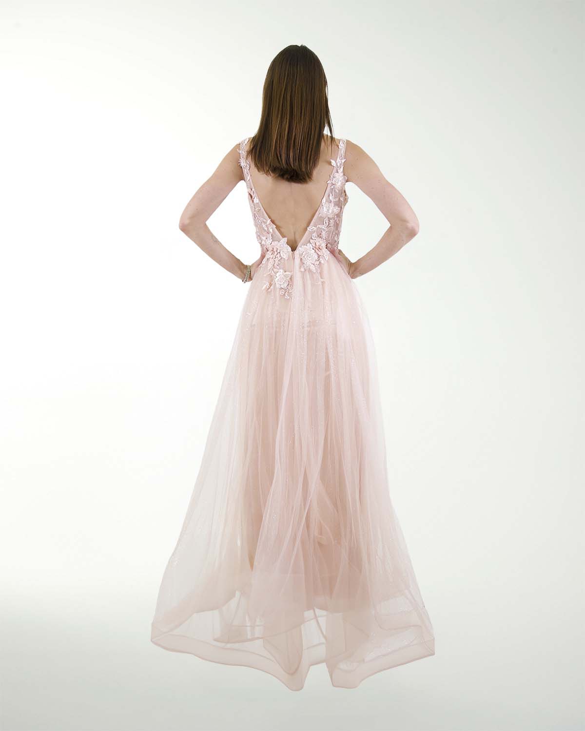 VESTIDO SY GRAN GALA  CON APLICACION DE BORDADO Y TRANSPAREN